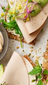 https://www.maggi.bg/sites/default/files/styles/search_result_153_272/public/article_images/SEM_Useful_tips_on_serving_humus.jpg?itok=a-KUALbJ