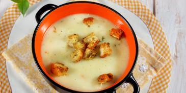 Пилешка крем супа със сметана и ароматни крутони