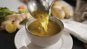 Рецепта за бистра пилешка супа с джинджифил
